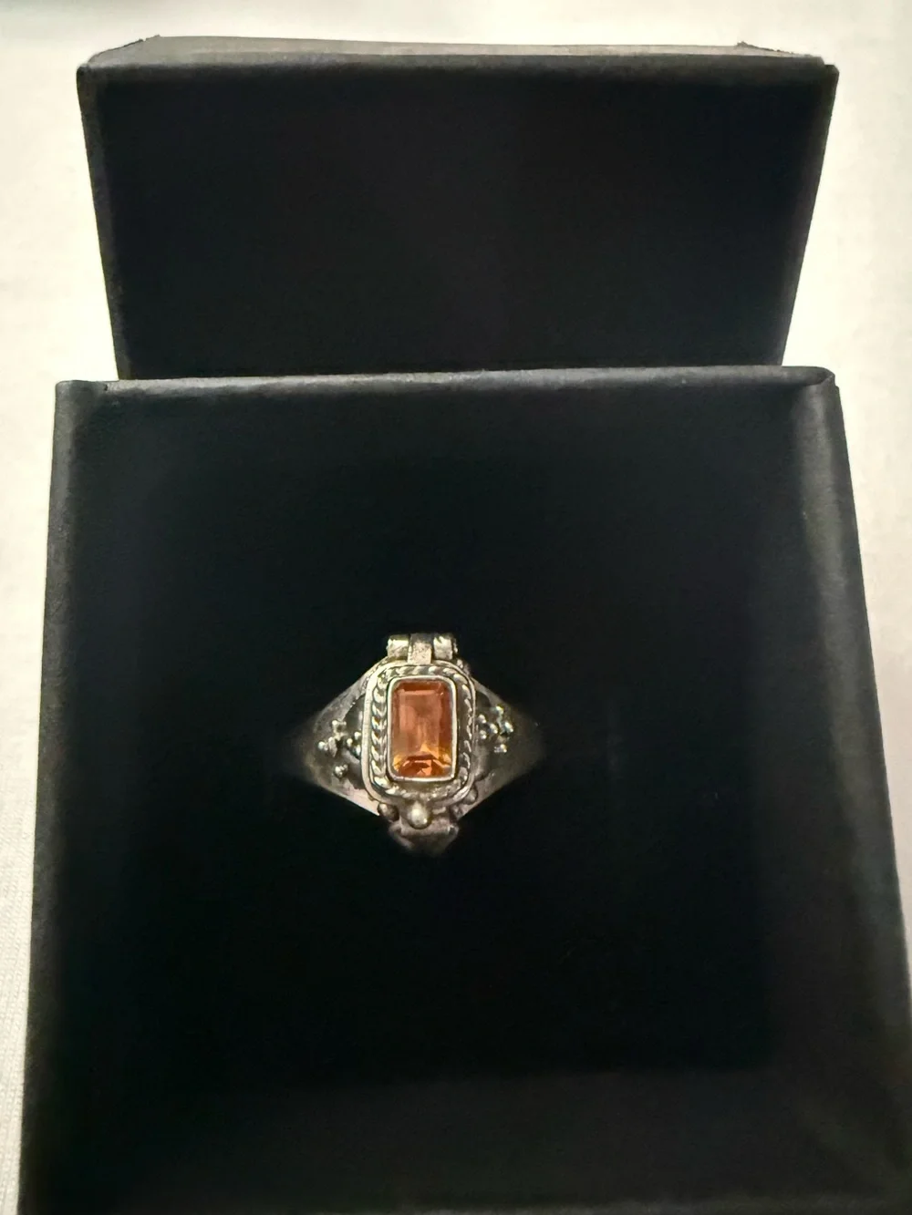 EUVC Vintage Sterling Silver “Poison Pill” Ring with Amber Rectangular Gem Sz 9